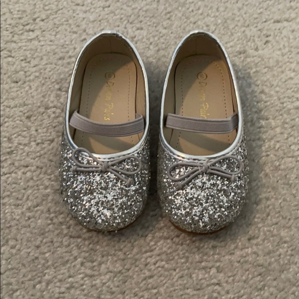Girls silver dress shoes !